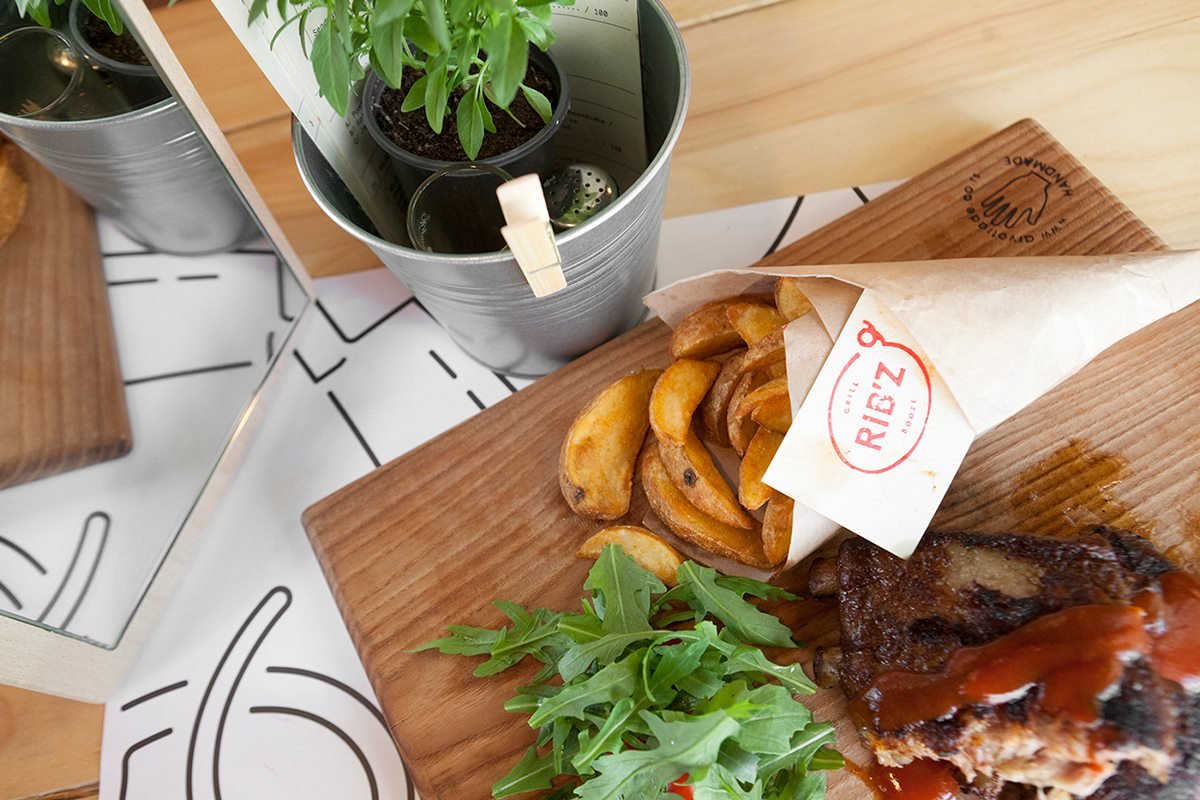 RIB' Z餐飲品牌形象設(shè)計(jì)案例