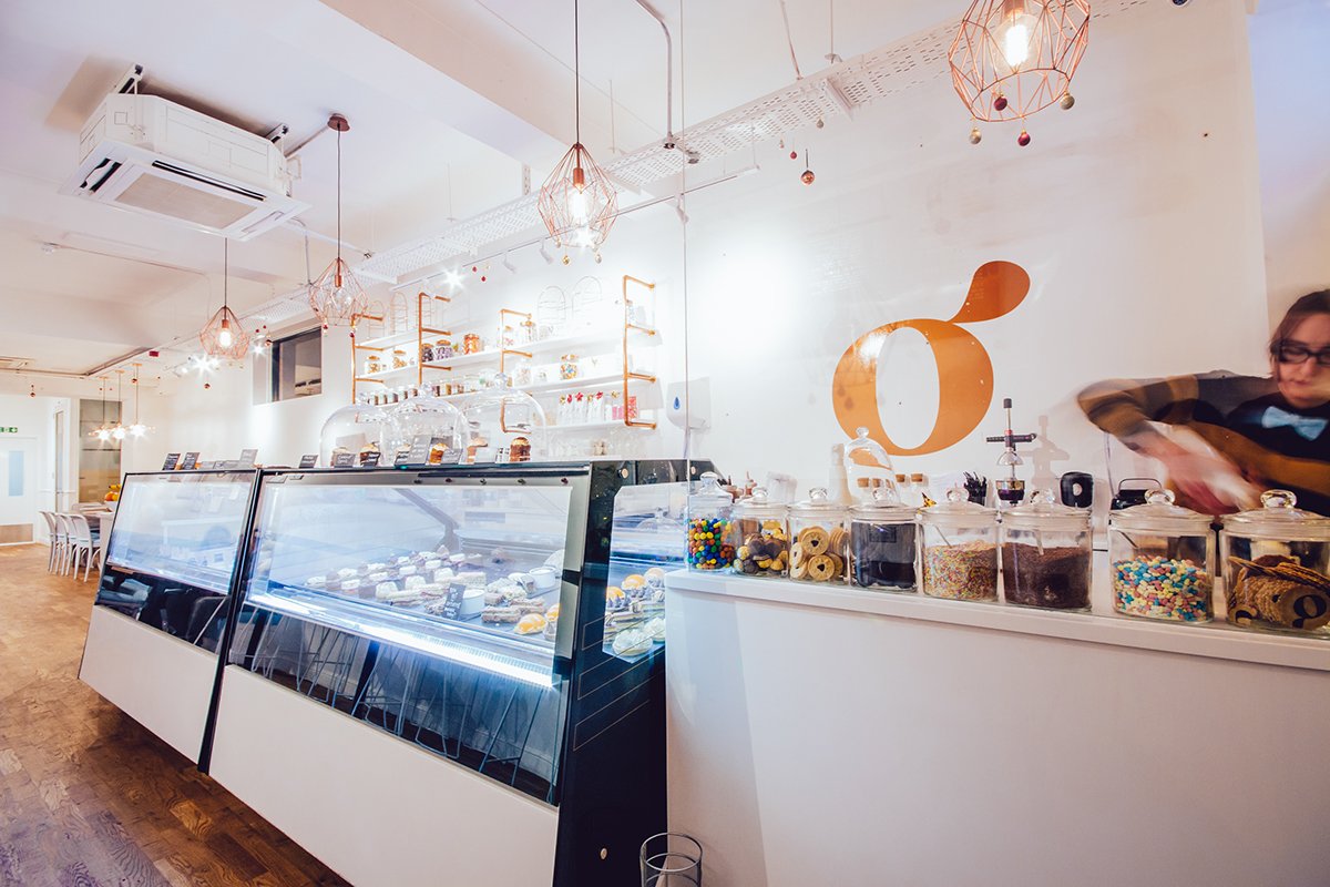 深圳VI設計  深圳VI策劃  “卡拉梅洛”甜品點VI形象設計  店鋪裝修