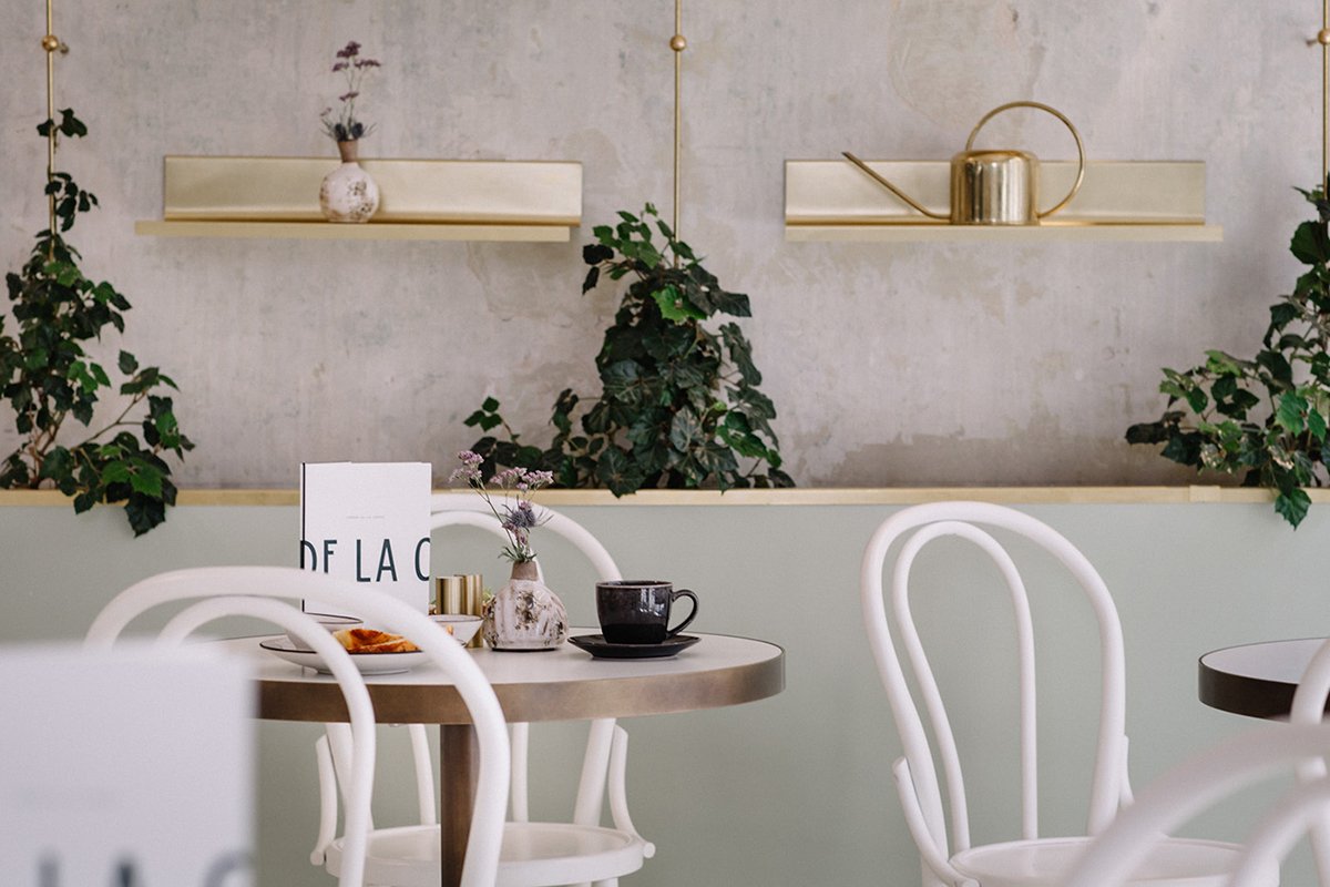 深圳VI設計  深圳VI策劃  CREME DE LA CREME甜品店形象設計  空間設計