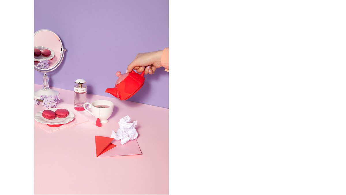 Prada高端時(shí)尚品牌vi設(shè)計(jì)和包裝設(shè)計(jì)欣賞，時(shí)尚品牌vi設(shè)計(jì)，時(shí)尚品牌品牌視覺識(shí)別設(shè)計(jì)，深圳vi設(shè)計(jì)，深圳品牌視覺識(shí)別設(shè)計(jì)，左右格局