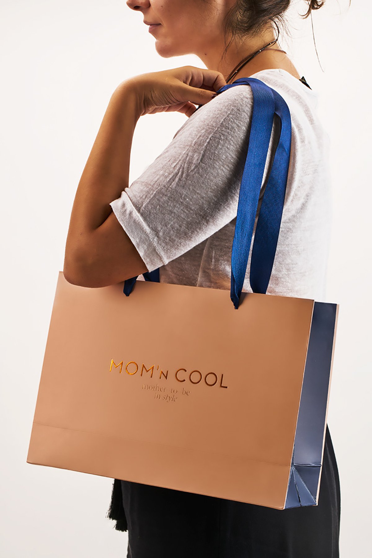 高端服裝品牌VI設(shè)計(jì)清單，VI設(shè)計(jì)，品牌VI設(shè)計(jì)，VI設(shè)計(jì)清單，服裝VI設(shè)計(jì)，高端VI設(shè)計(jì)，服裝VI設(shè)計(jì)清單，深圳VI設(shè)計(jì)，左右格局