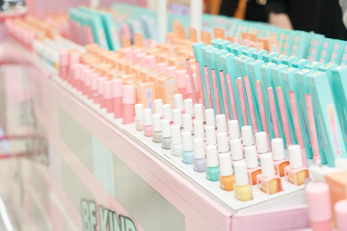 全新Soda化妝品品牌vi設計和圖標設計案例，vi設計，視覺形象設計，化妝品品牌vi設計，圖標設計，化妝品vi設計，品牌vi設計，vi品牌策劃，深圳vi設計，左右格局