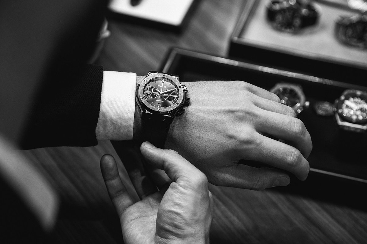 LCW豪華禮賓和精品店vi設(shè)計(jì)——燙金logo的視覺(jué)識(shí)別案例，品牌vi設(shè)計(jì)，精品店vi設(shè)計(jì)，vi視覺(jué)識(shí)別，深圳品牌策劃，深圳vi設(shè)計(jì)，左右格局