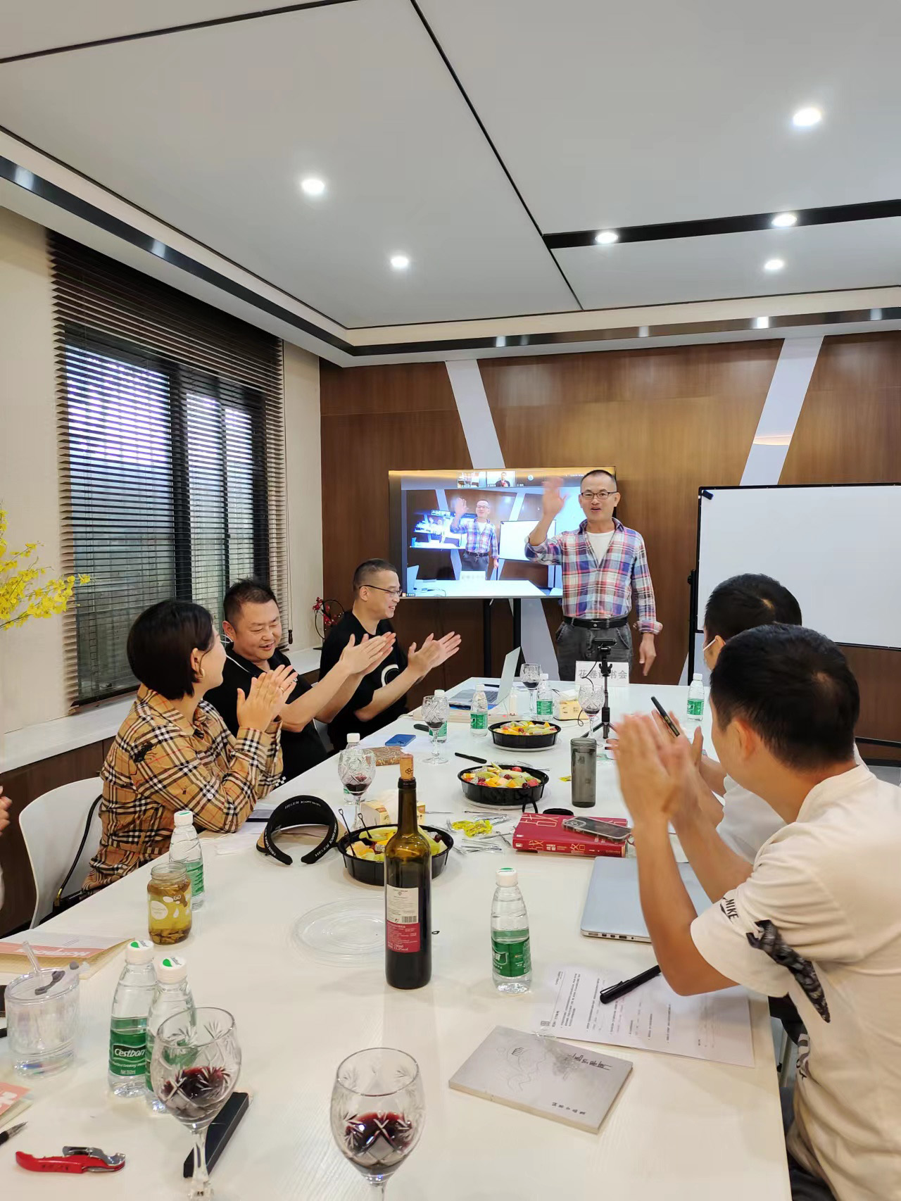 左右企業文化 左右企業文化